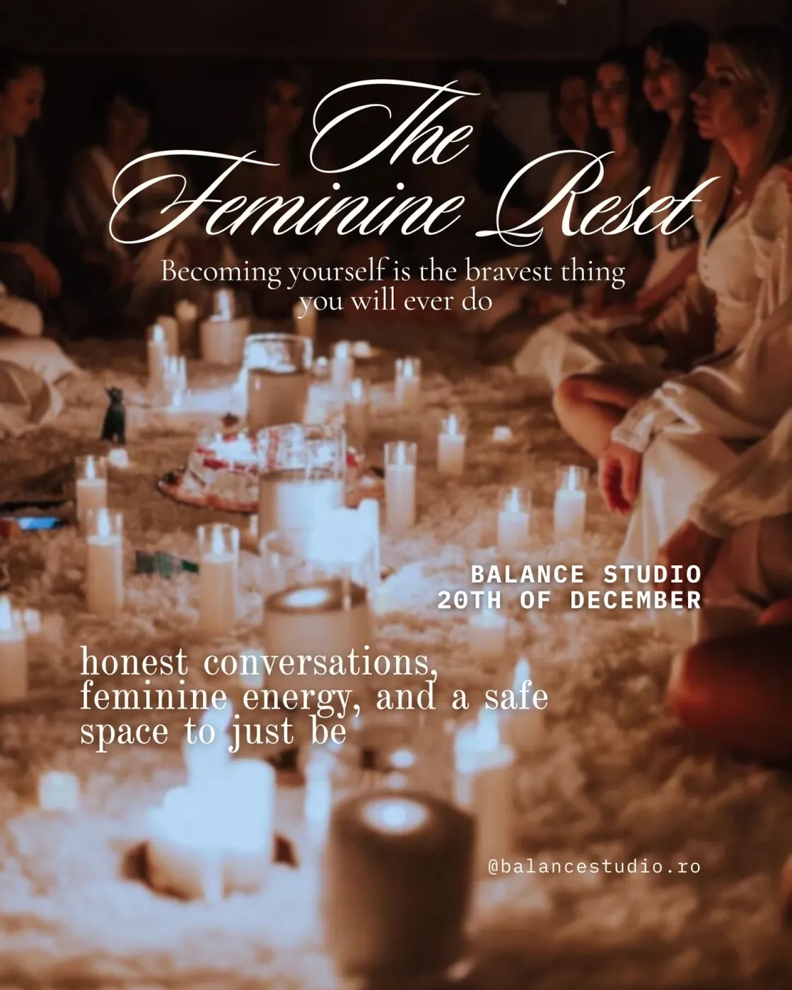 Afișul The Feminine Reset: femei în alb, așezate în cerc în jurul lumânărilor, cu titlul scris de mână