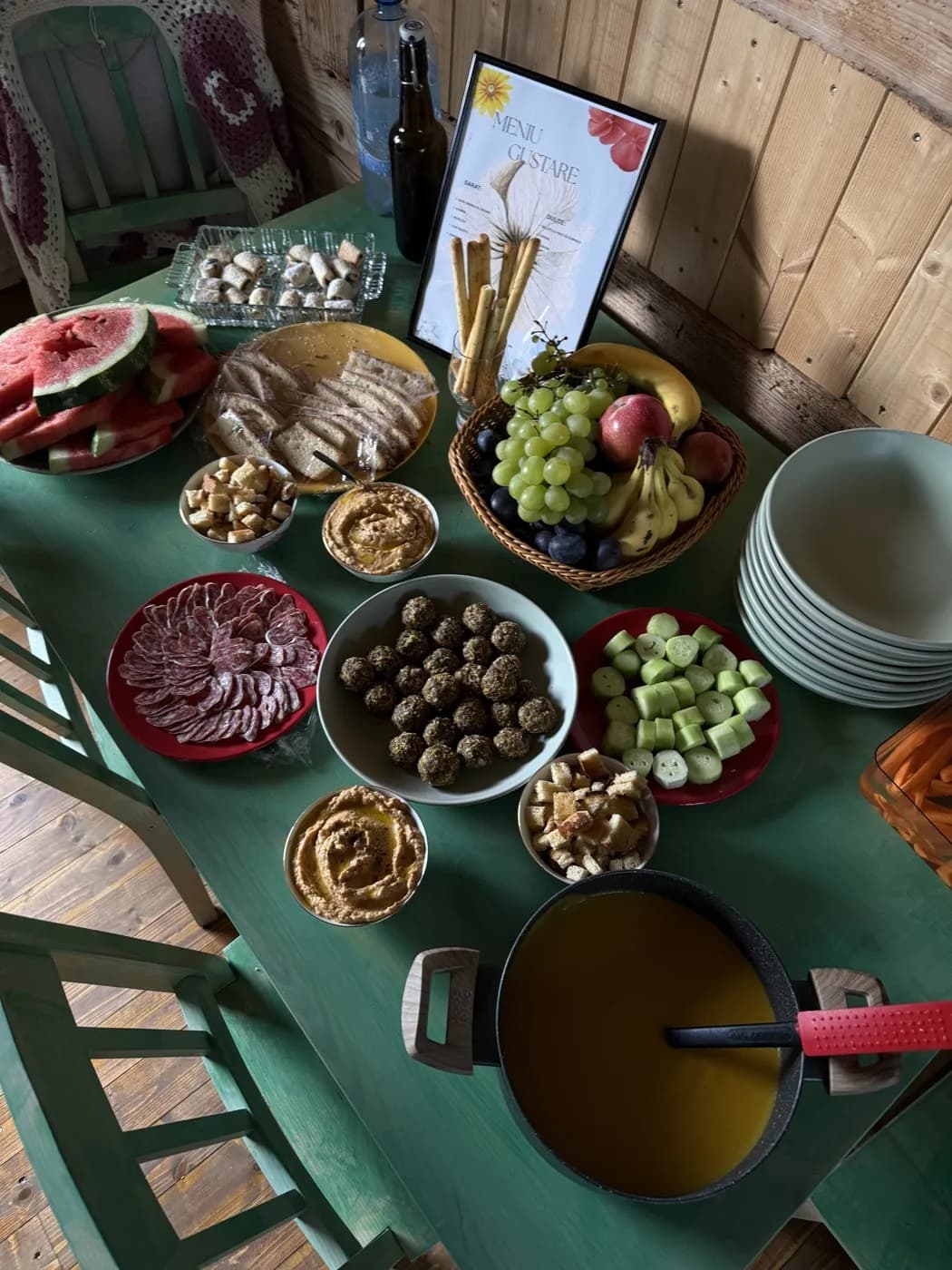 Bucate de la cină: legume, brânzeturi, fructe și supă